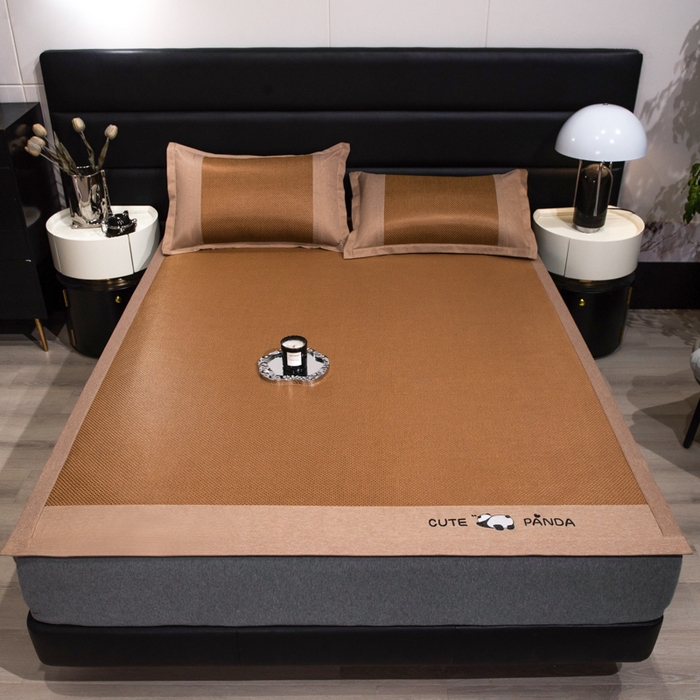 91家纺网 家纺一手货源 找家纺 倾慕家纺 2026新款A类刺绣冰藤席--床席款 刺绣熊猫棕色床席款