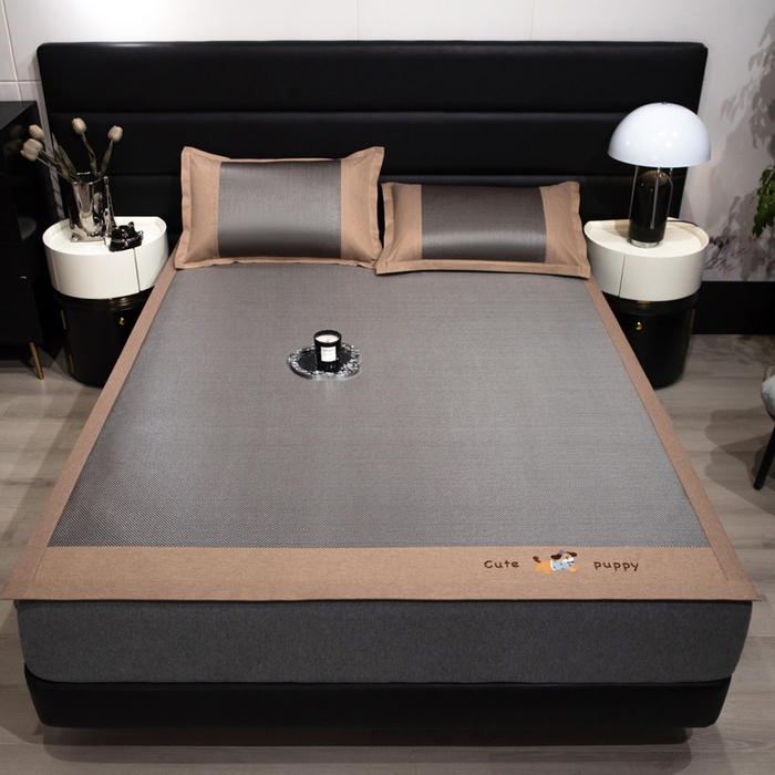 91家纺网 家纺一手货源 找家纺 倾慕家纺 2026新款A类刺绣冰藤席--床席款 刺绣小狗银咖色床席款