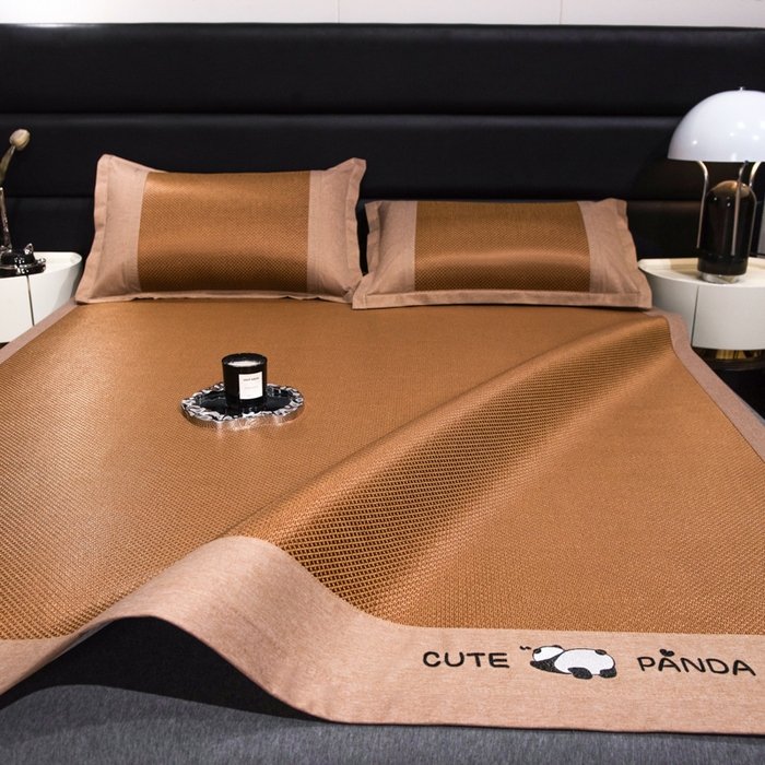 91家纺网 家纺一手货源 找家纺 倾慕家纺 2026新款A类刺绣冰藤席--床席款 刺绣熊猫棕色床席款