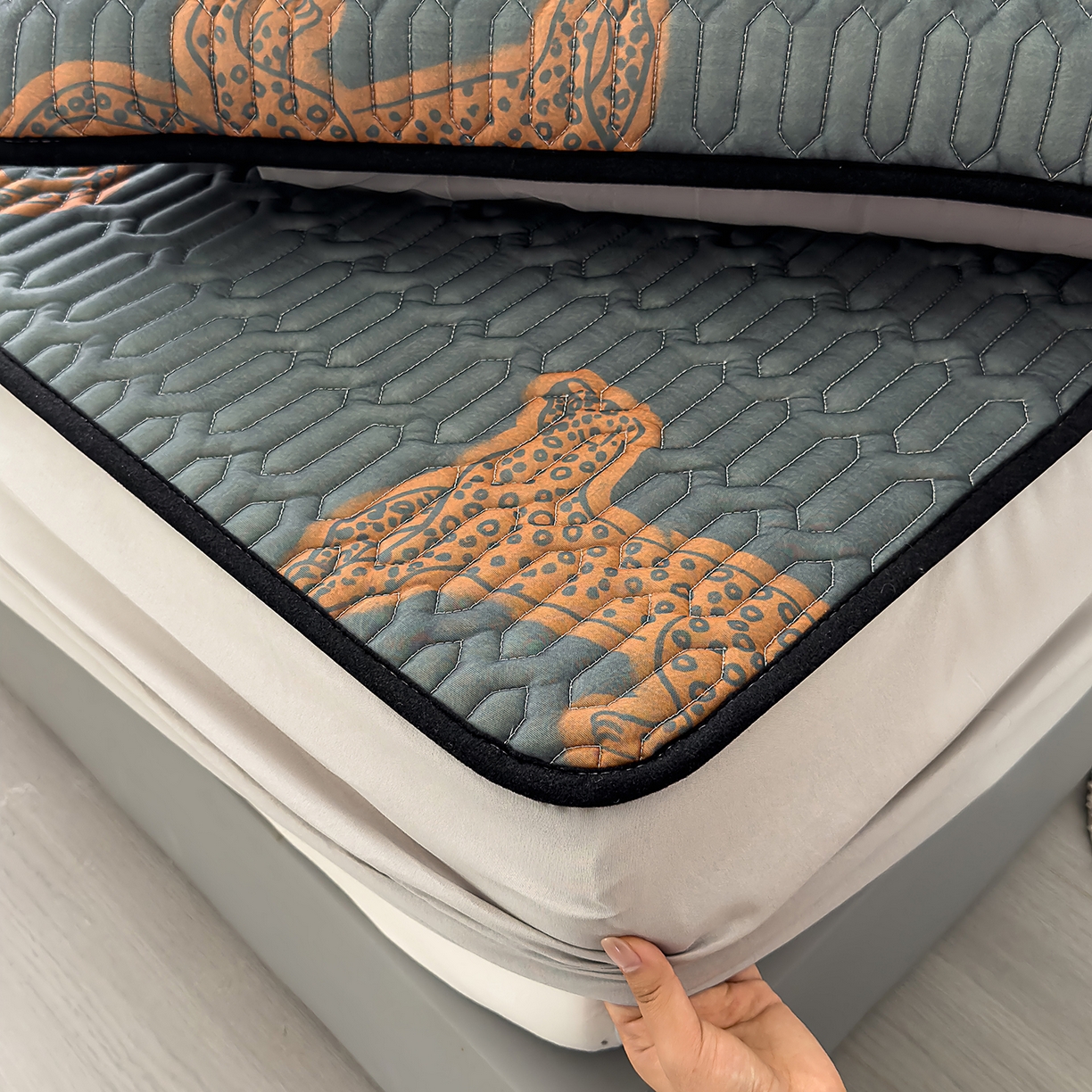 91家纺网 家纺一手货源 找家纺 久云居 2026新款0.05mm加厚乳胶凉席席子 金豹纳福床单款