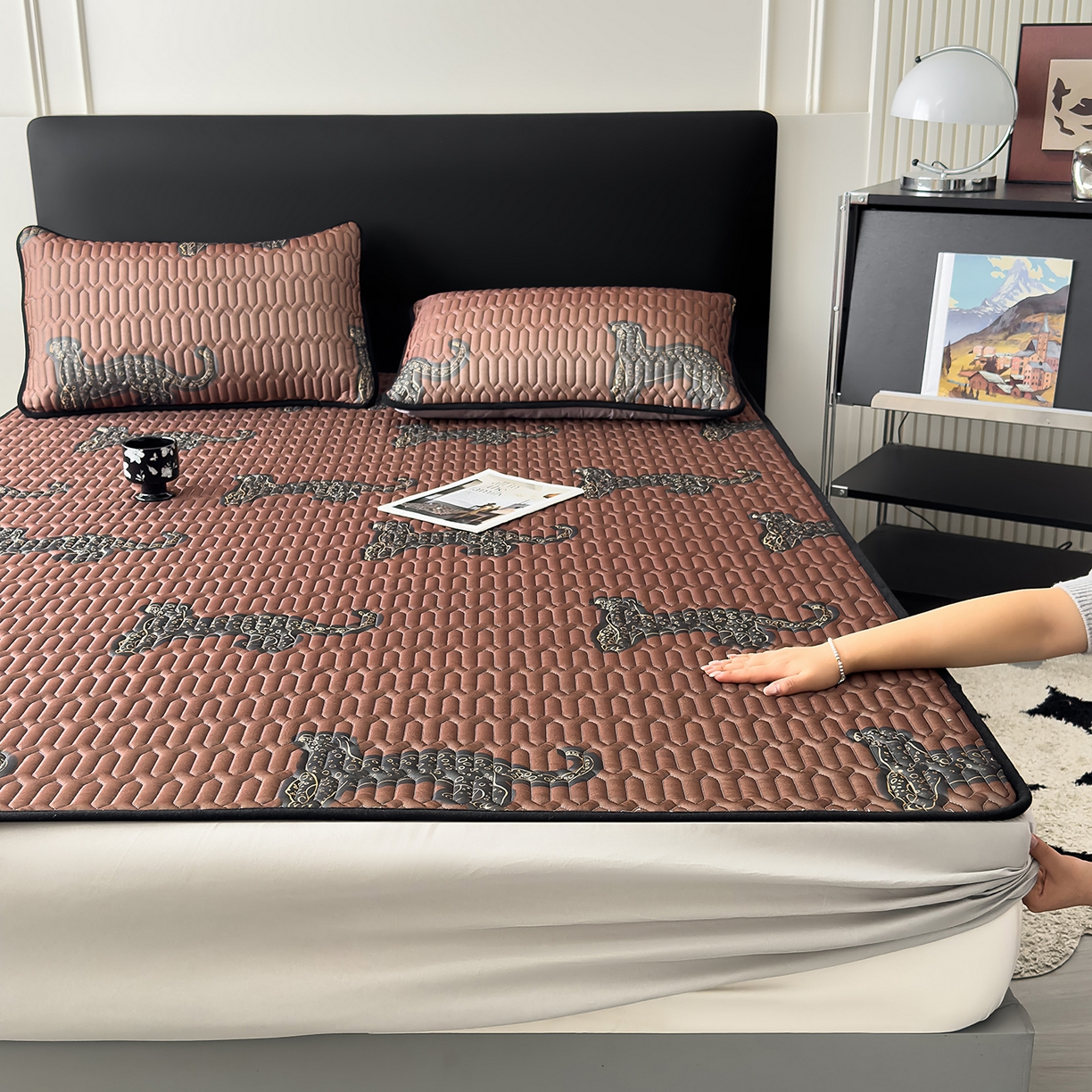 91家纺网 家纺一手货源 找家纺 久云居 2026新款0.05mm加厚乳胶凉席席子 中古豹床单款