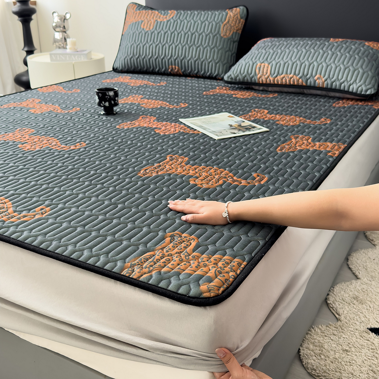 91家纺网 家纺一手货源 找家纺 久云居 2026新款0.05mm加厚乳胶凉席席子 金豹纳福床单款