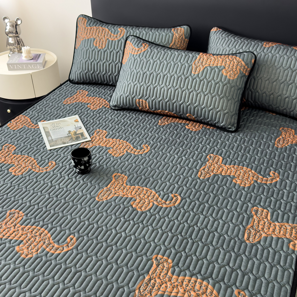 91家纺网 家纺一手货源 找家纺 久云居 2026新款0.05mm加厚乳胶凉席席子 金豹纳福中古豹床笠款