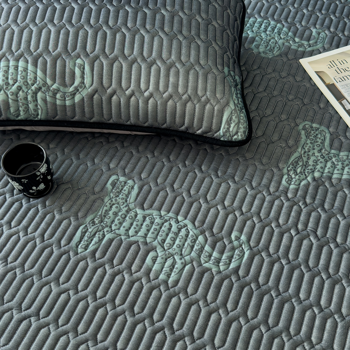 91家纺网 家纺一手货源 找家纺 久云居 2026新款0.05mm加厚乳胶凉席席子 翠影绿豹床单款