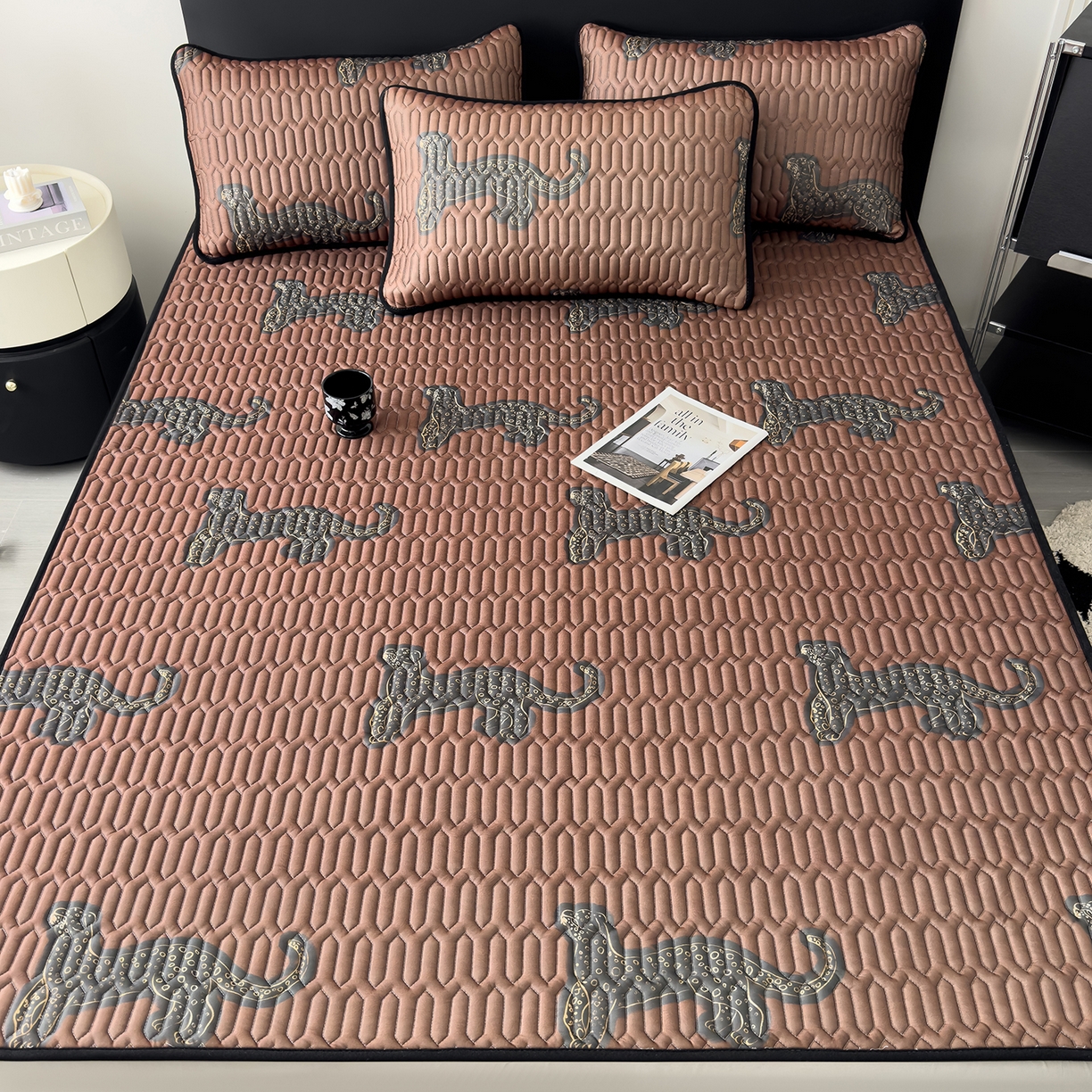 91家纺网 家纺一手货源 找家纺 久云居 2026新款0.05mm加厚乳胶凉席席子 中古豹床单款