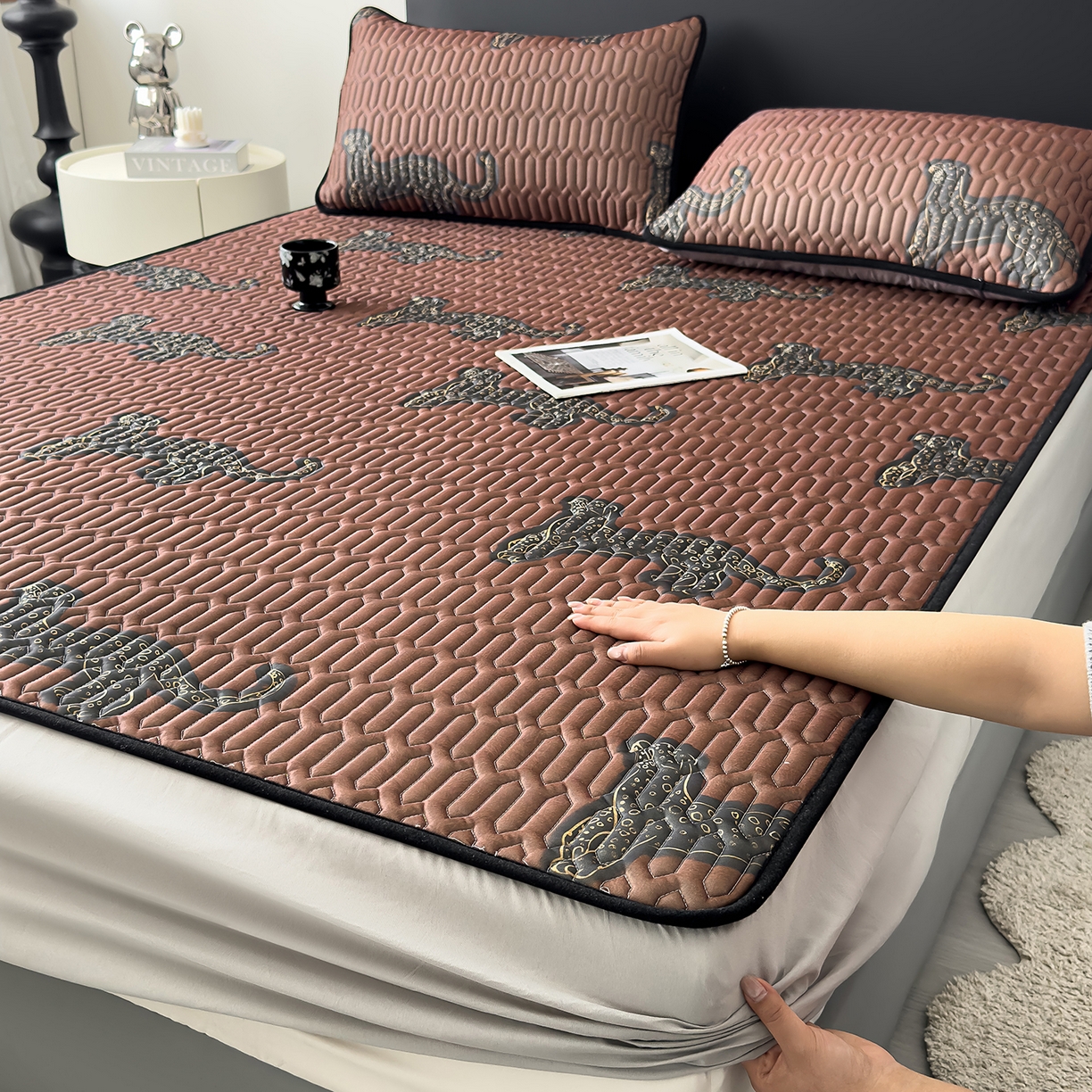 91家纺网 家纺一手货源 找家纺 久云居 2026新款0.05mm加厚乳胶凉席席子 中古豹床单款