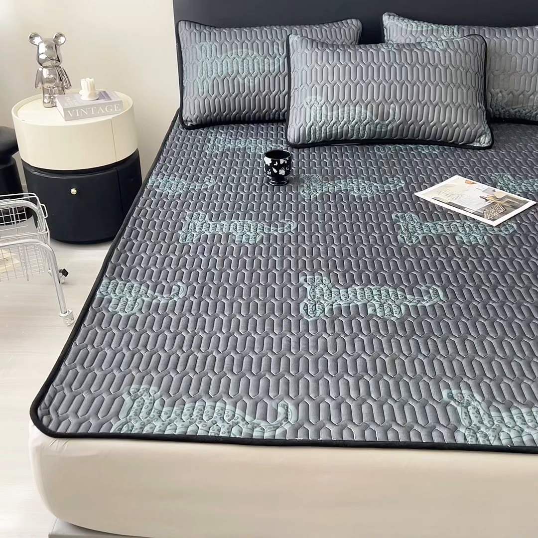 91家纺网 家纺一手货源 找家纺 久云居 2026新款0.05mm加厚乳胶凉席席子 翠影绿豹床单款