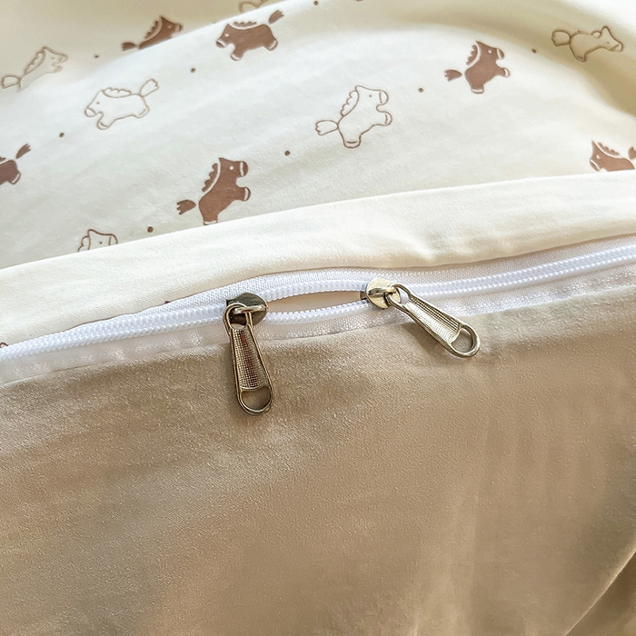 91家纺网 家纺一手货源 找家纺 帛洵家纺 2026新款110g超柔水洗宝宝有氧仿棉四件套（提供买家秀） 马上好运-咖