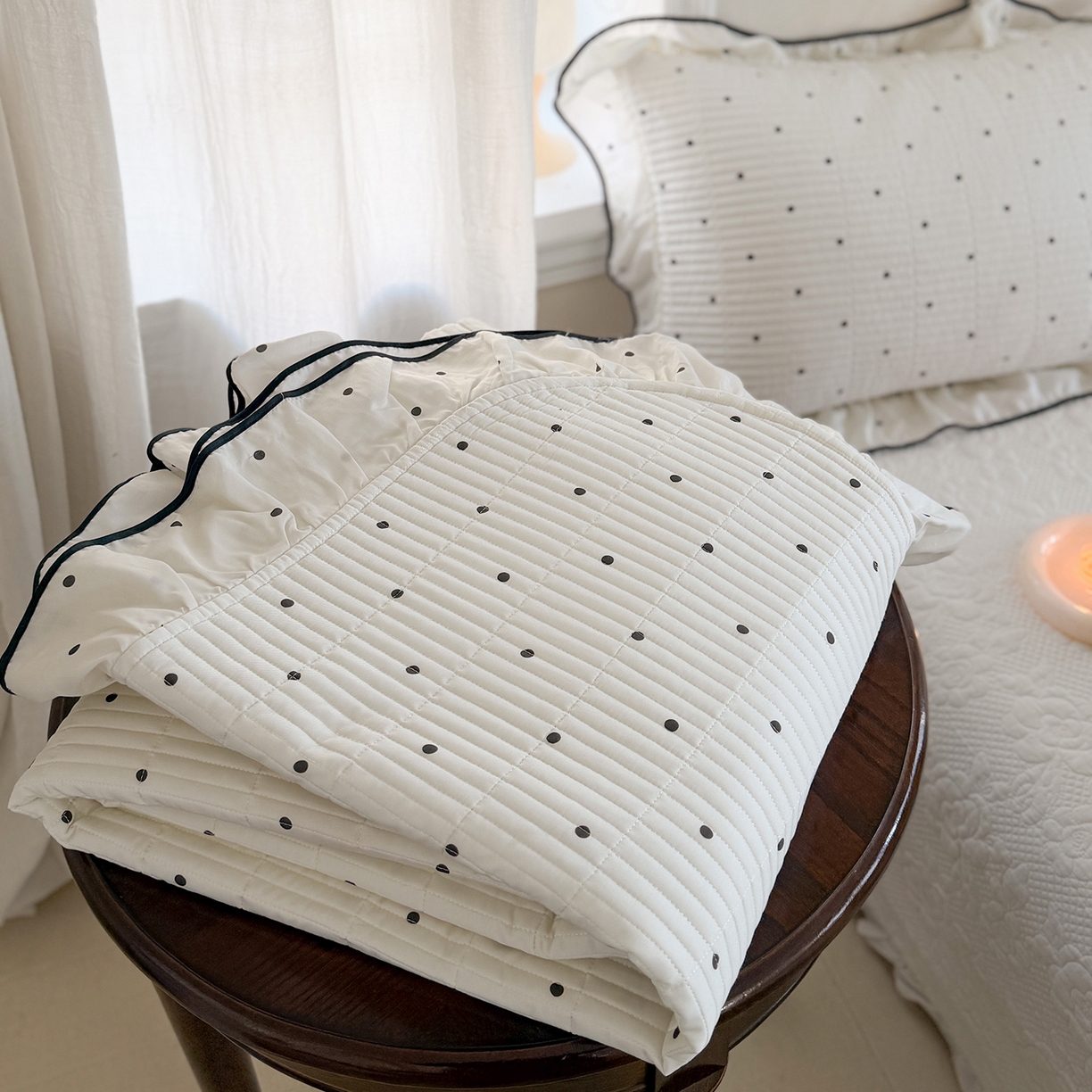 91家纺网 家纺一手货源 找家纺 琳可家居 2026新款波点天丝系列花边款100%莱赛尔纤维天丝床盖可机洗A类床盖三件 香草白