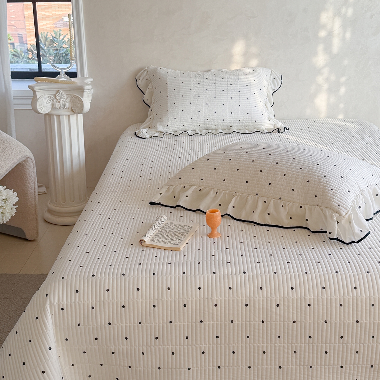 91家纺网 家纺一手货源 找家纺 琳可家居 2026新款波点天丝系列花边款100%莱赛尔纤维天丝床盖可机洗A类床盖三件 香草白