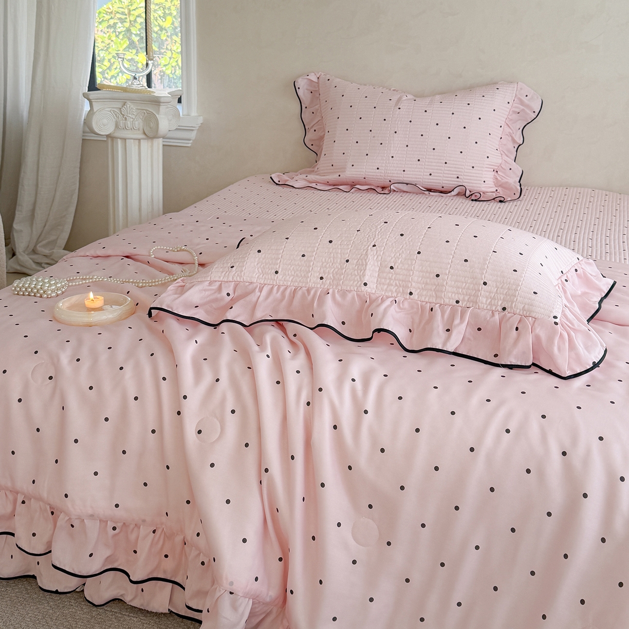 91家纺网 家纺一手货源 找家纺 琳可家居 2026新款波点天丝系列花边款100%莱赛尔纤维天丝床盖可机洗A类床盖三件 奶油粉