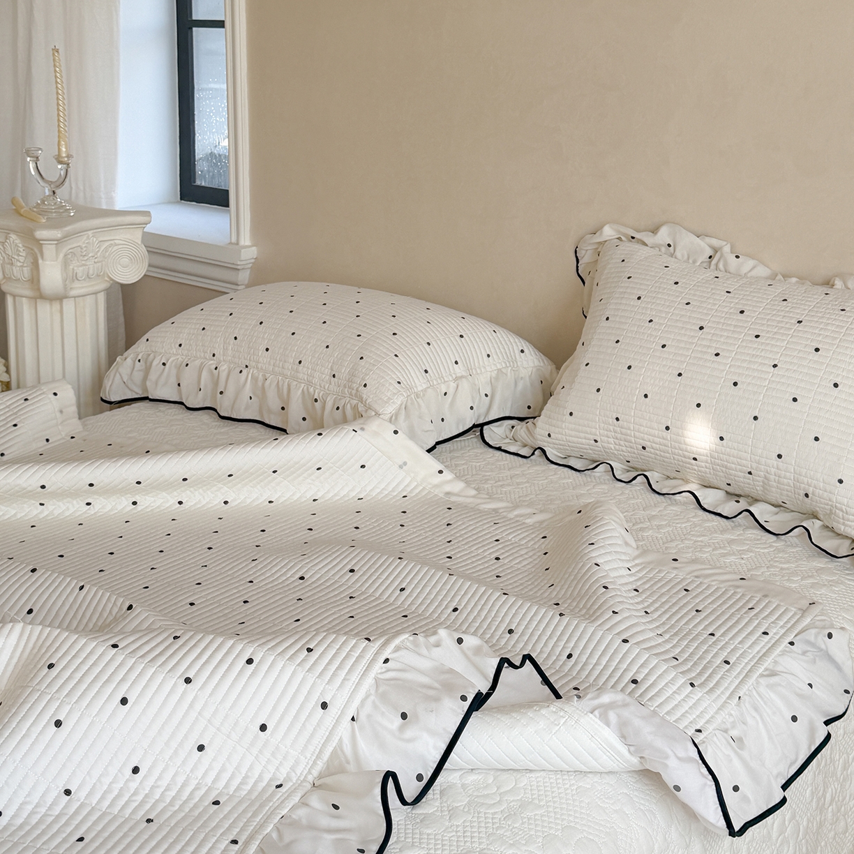 91家纺网 家纺一手货源 找家纺 琳可家居 2026新款波点天丝系列花边款100%莱赛尔纤维天丝床盖可机洗A类床盖三件 香草白