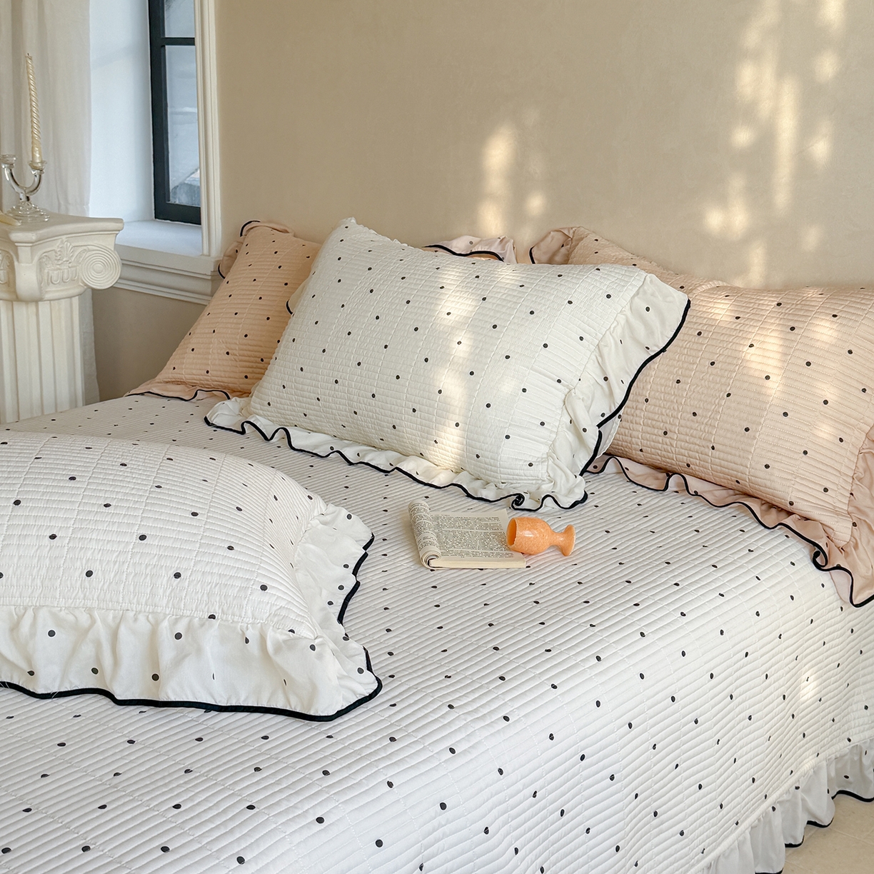 91家纺网 家纺一手货源 找家纺 琳可家居 2026新款波点天丝系列花边款100%莱赛尔纤维天丝床盖可机洗A类床盖三件 香草白