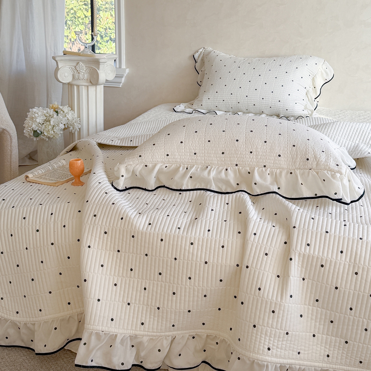 91家纺网 家纺一手货源 找家纺 琳可家居 2026新款波点天丝系列花边款100%莱赛尔纤维天丝床盖可机洗A类床盖三件 香草白