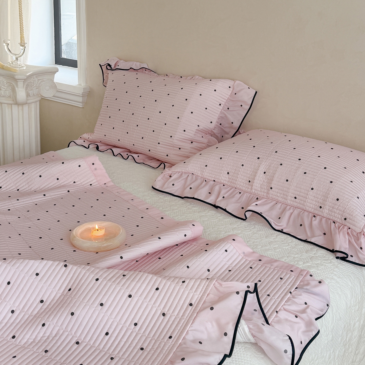 91家纺网 家纺一手货源 找家纺 琳可家居 2026新款波点天丝系列花边款100%莱赛尔纤维天丝床盖可机洗A类床盖三件 奶油粉