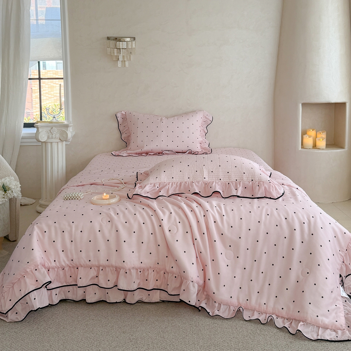 91家纺网 家纺一手货源 找家纺 琳可家居 2026新款波点天丝系列花边款100%莱赛尔纤维天丝床盖可机洗A类床盖三件 奶油粉