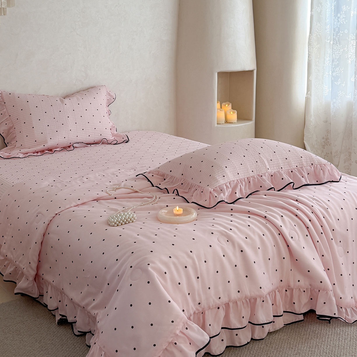 91家纺网 家纺一手货源 找家纺 琳可家居 2026新款波点天丝系列花边款100%莱赛尔纤维天丝床盖可机洗A类床盖三件 奶油粉