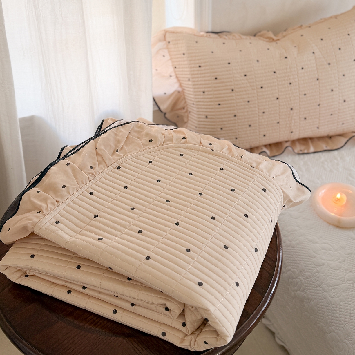 91家纺网 家纺一手货源 找家纺 琳可家居 2026新款波点天丝系列花边款100%莱赛尔纤维天丝床盖可机洗A类床盖三件 卡其杏