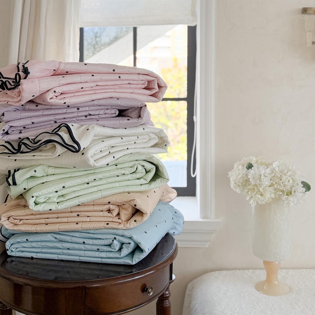 91家纺网 家纺一手货源 找家纺 琳可家居 2026新款波点天丝系列花边款100%莱赛尔纤维天丝床盖可机洗A类床盖三件 组合图仅供展示不可下单