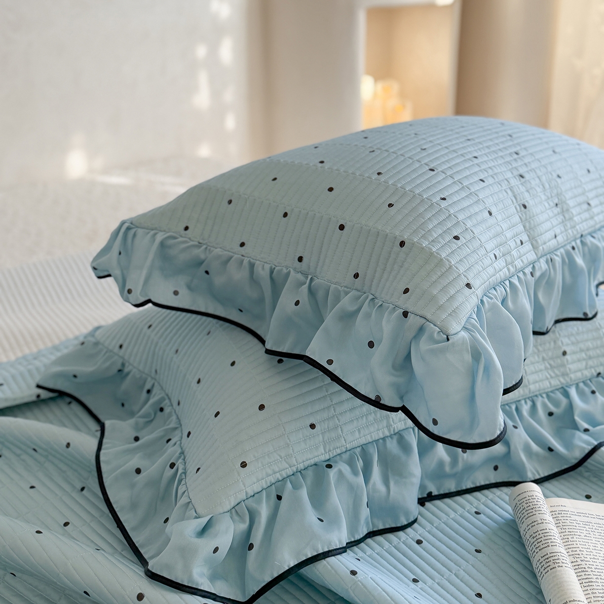 91家纺网 家纺一手货源 找家纺 琳可家居 2026新款波点天丝系列花边款100%莱赛尔纤维天丝床盖可机洗A类床盖三件 海洋蓝