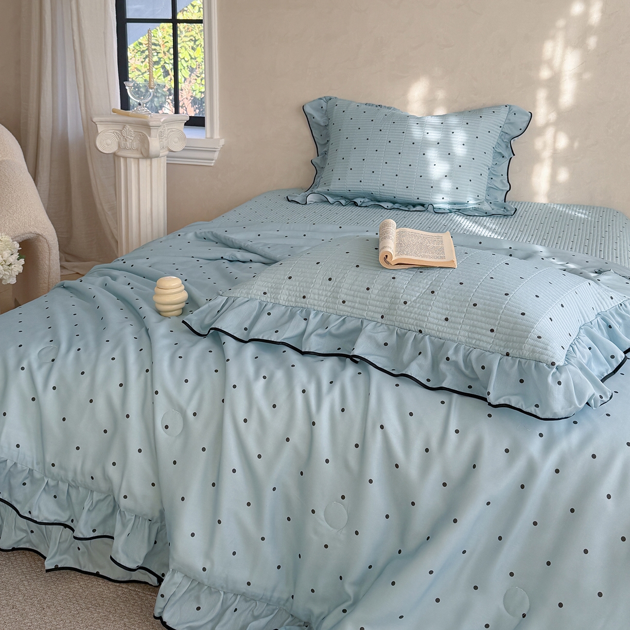 91家纺网 家纺一手货源 找家纺 琳可家居 2026新款波点天丝系列花边款100%莱赛尔纤维天丝床盖可机洗A类床盖三件 海洋蓝
