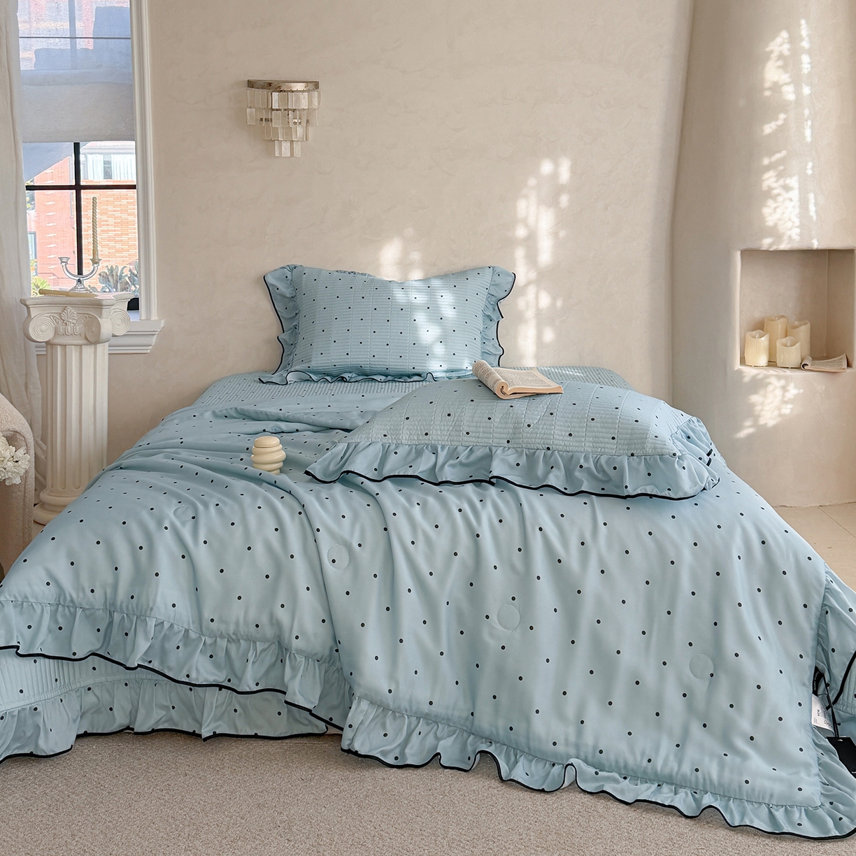 91家纺网 家纺一手货源 找家纺 琳可家居 2026新款波点天丝系列花边款100%莱赛尔纤维天丝床盖可机洗A类床盖三件 海洋蓝