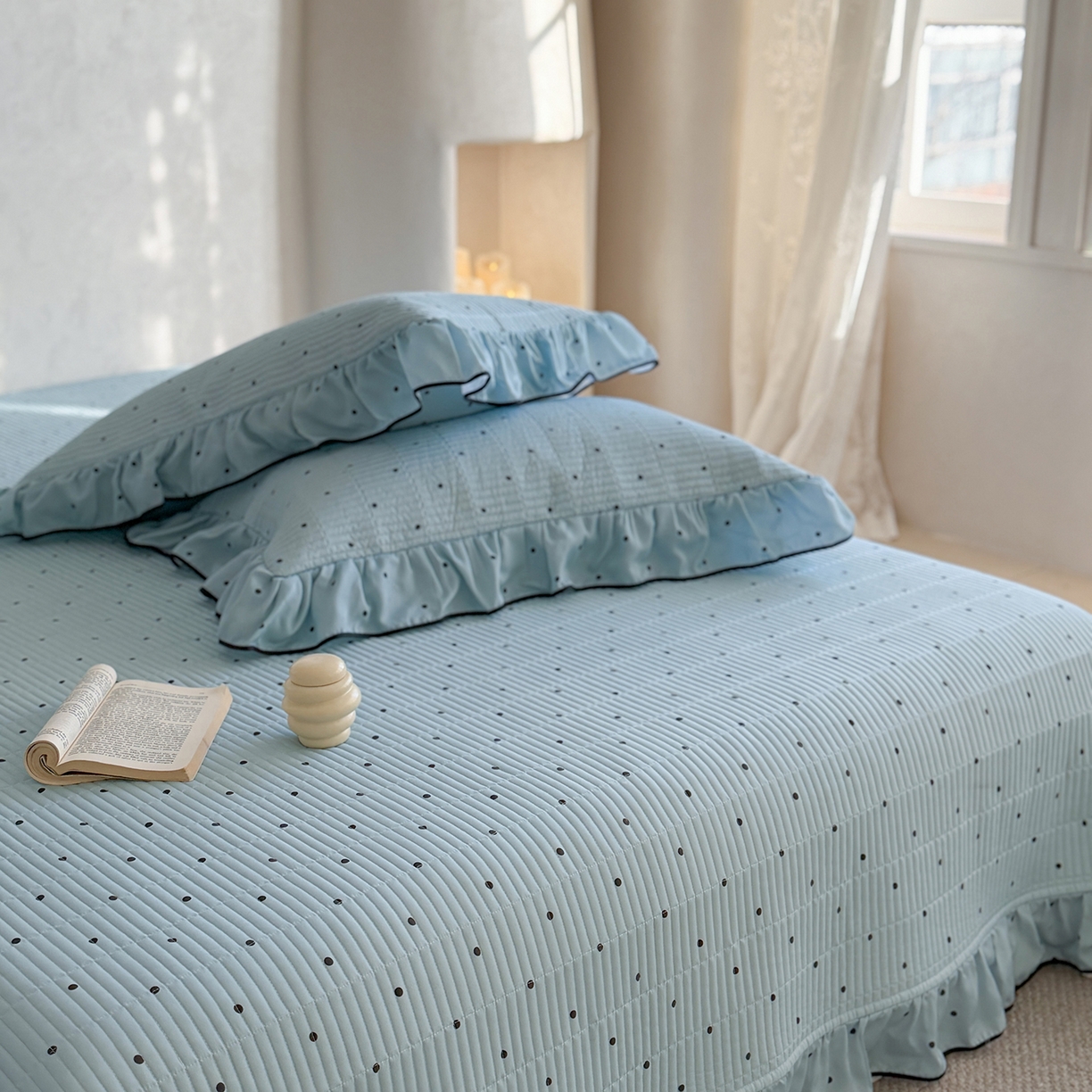 91家纺网 家纺一手货源 找家纺 琳可家居 2026新款波点天丝系列花边款100%莱赛尔纤维天丝床盖可机洗A类床盖三件 海洋蓝