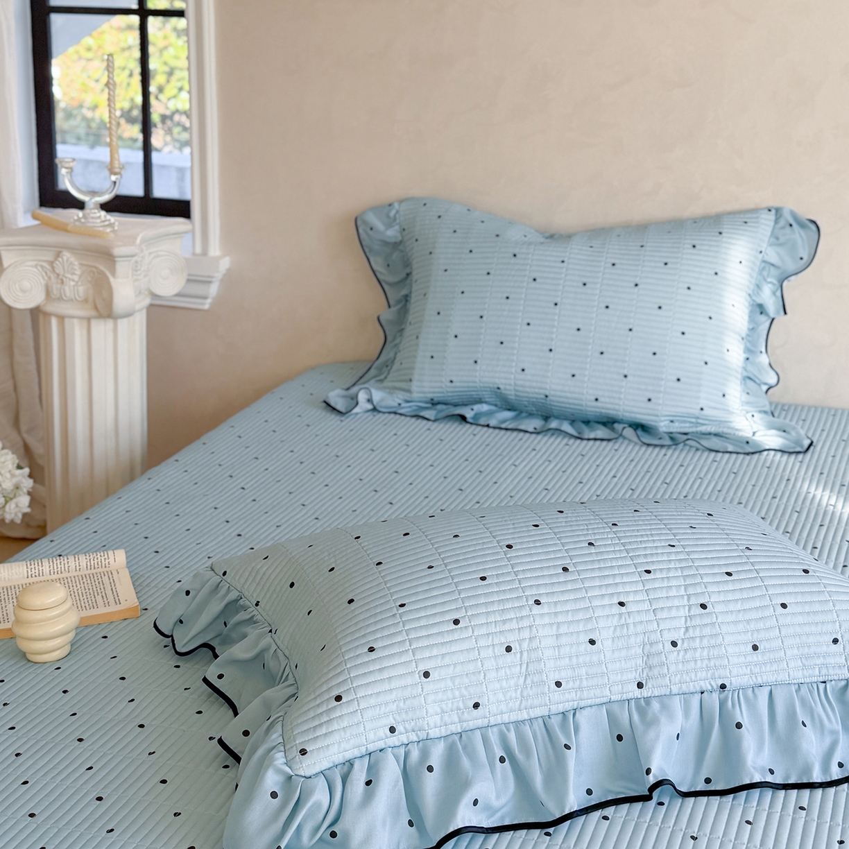 91家纺网 家纺一手货源 找家纺 琳可家居 2026新款波点天丝系列花边款100%莱赛尔纤维天丝床盖可机洗A类床盖三件 海洋蓝