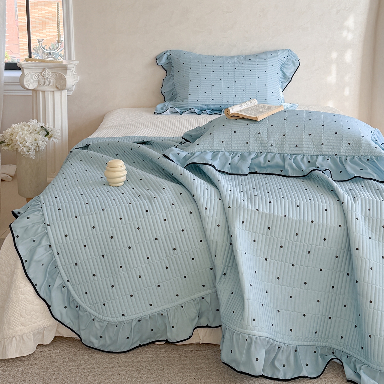 91家纺网 家纺一手货源 找家纺 琳可家居 2026新款波点天丝系列花边款100%莱赛尔纤维天丝床盖可机洗A类床盖三件 海洋蓝