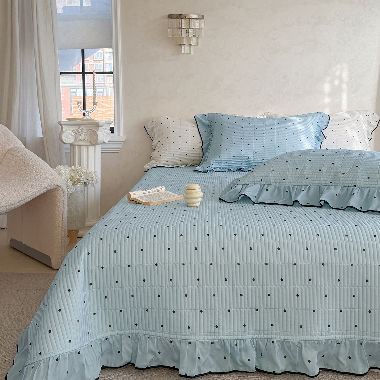 91家纺网 家纺一手货源 找家纺 琳可家居 2026新款波点天丝系列花边款100%莱赛尔纤维天丝床盖可机洗A类床盖三件 海洋蓝