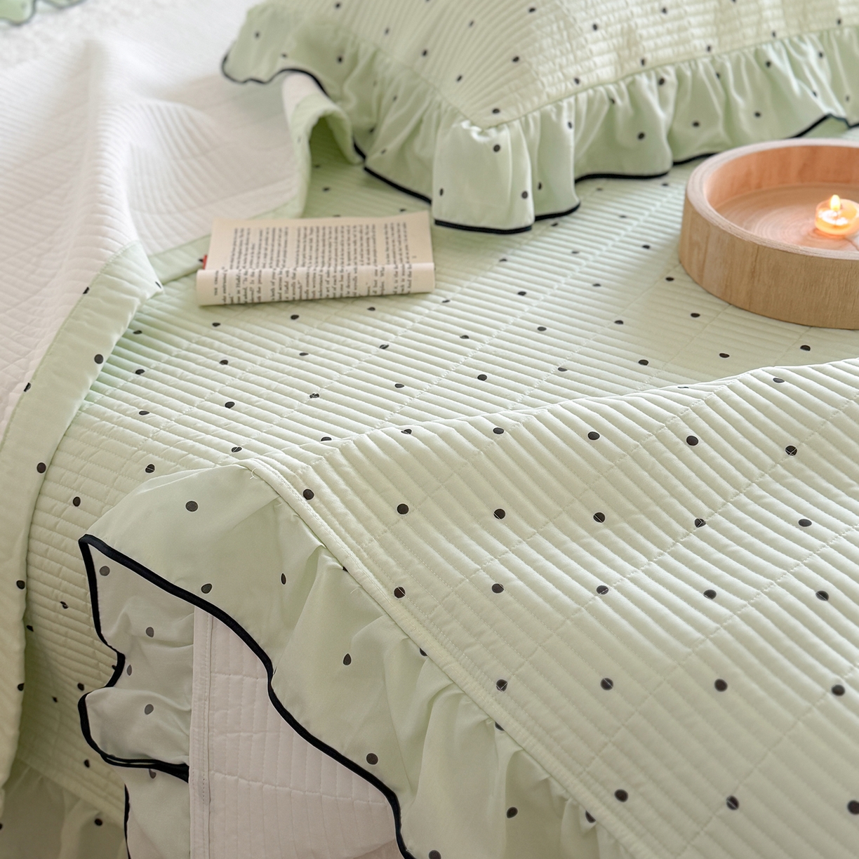 91家纺网 家纺一手货源 找家纺 琳可家居 2026新款波点天丝系列花边款100%莱赛尔纤维天丝床盖可机洗A类床盖三件 薄荷绿