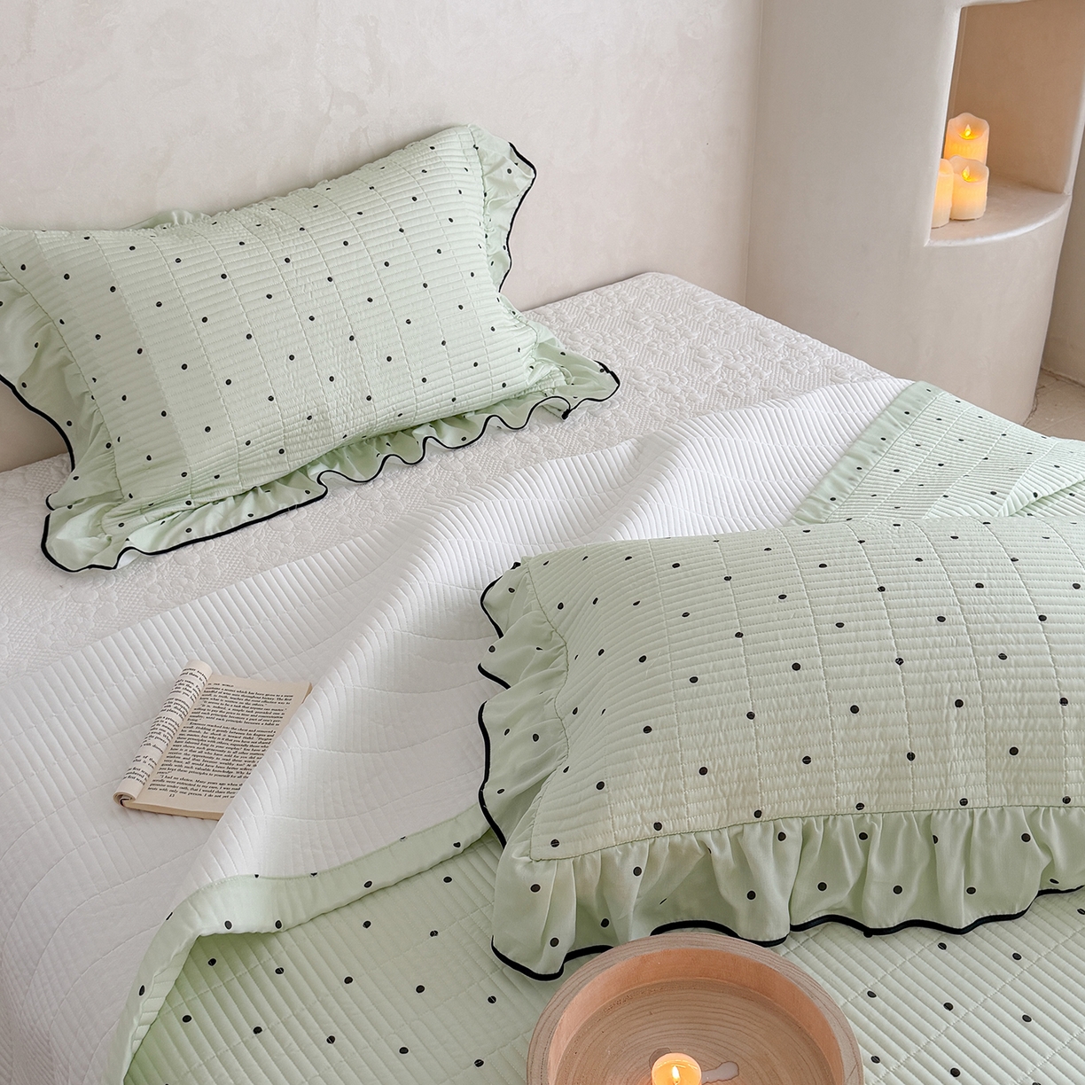91家纺网 家纺一手货源 找家纺 琳可家居 2026新款波点天丝系列花边款100%莱赛尔纤维天丝床盖可机洗A类床盖三件 薄荷绿