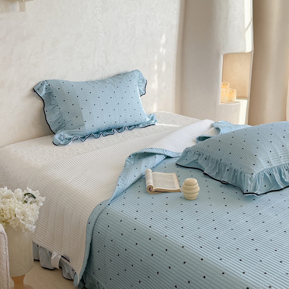 91家纺网 家纺一手货源 找家纺 琳可家居 2026新款波点天丝系列花边款100%莱赛尔纤维天丝床盖可机洗A类床盖三件 海洋蓝