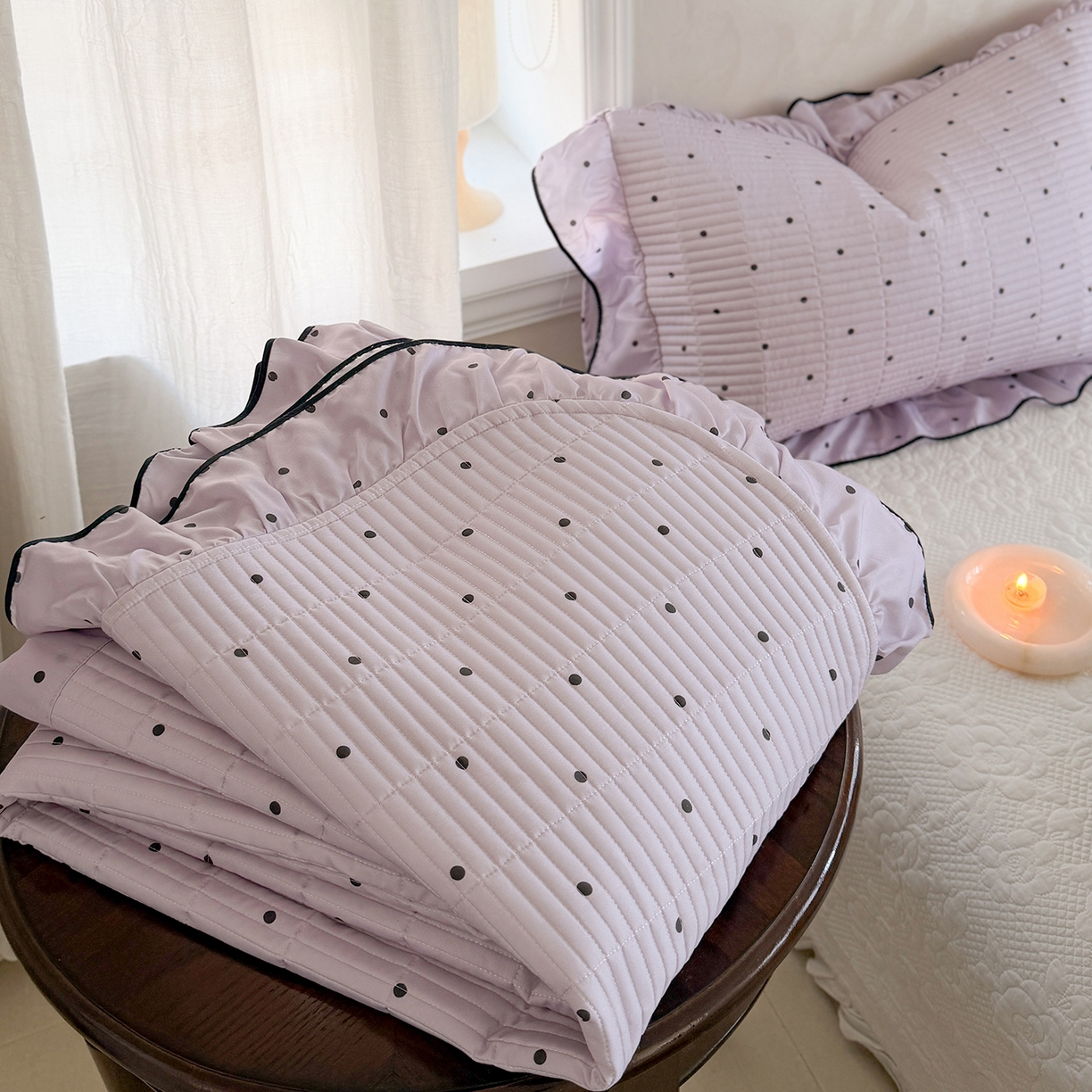 91家纺网 家纺一手货源 找家纺 琳可家居 2026新款波点天丝系列花边款100%莱赛尔纤维天丝床盖可机洗A类床盖三件 清新紫