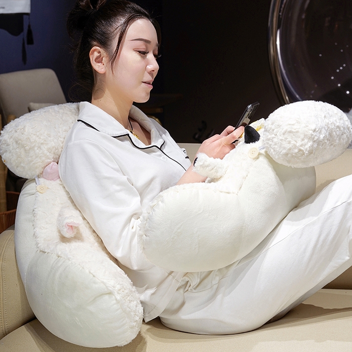 91家纺网 家纺一手货源 找家纺 仟亿莱  2026年新款绵绵羊床头拥抱式腰靠 拥抱黑色绵绵羊