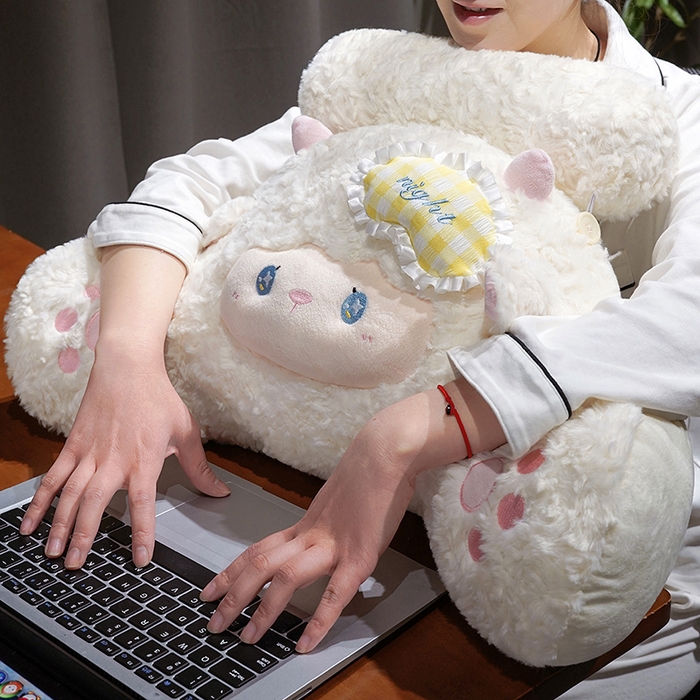 91家纺网 家纺一手货源 找家纺 仟亿莱  2026年新款绵绵羊床头拥抱式腰靠 拥抱黑色绵绵羊