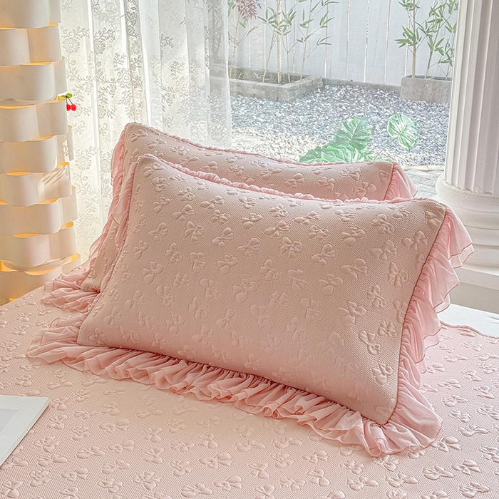 91家纺网 家纺一手货源 找家纺 红夫人 2026新款凉豆豆PE高分子凉感弯边床裙凉席三件套--小确幸（三明治复合+精美手提包） 小确幸粉色