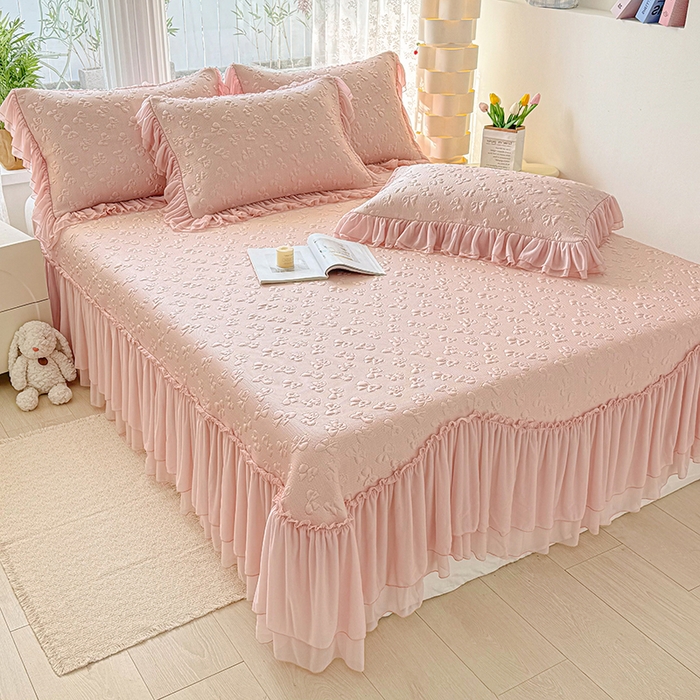 91家纺网 家纺一手货源 找家纺 红夫人 2026新款凉豆豆PE高分子凉感弯边床裙凉席三件套--小确幸（三明治复合+精美手提包） 小确幸粉色