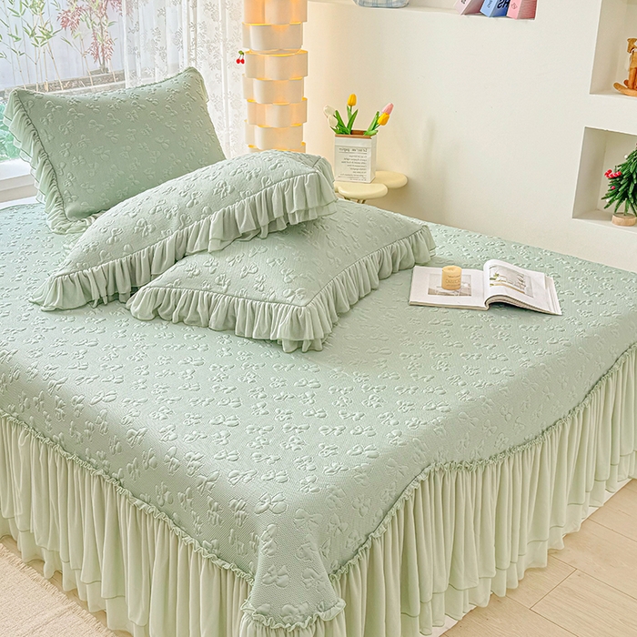 91家纺网 家纺一手货源 找家纺 红夫人 2026新款凉豆豆PE高分子凉感弯边床裙凉席三件套--小确幸（三明治复合+精美手提包） 小确幸绿色