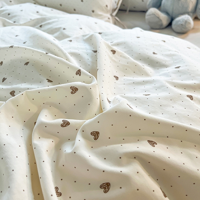 91家纺网 家纺一手货源 找家纺 帛洵家纺 2026新款110g超柔水洗宝宝有氧仿棉四件套（提供买家秀） 小心心-咖