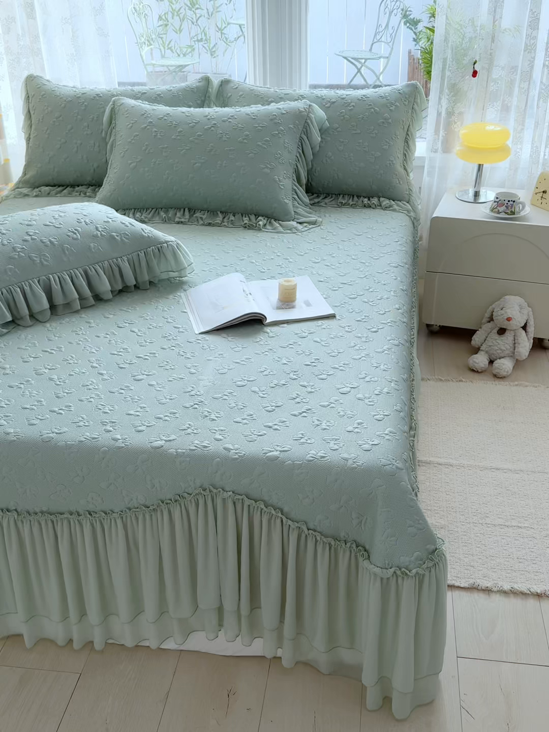 91家纺网 家纺一手货源 找家纺 红夫人 2026新款凉豆豆PE高分子凉感弯边床裙凉席三件套--小确幸（三明治复合+精美手提包） 小确幸绿色