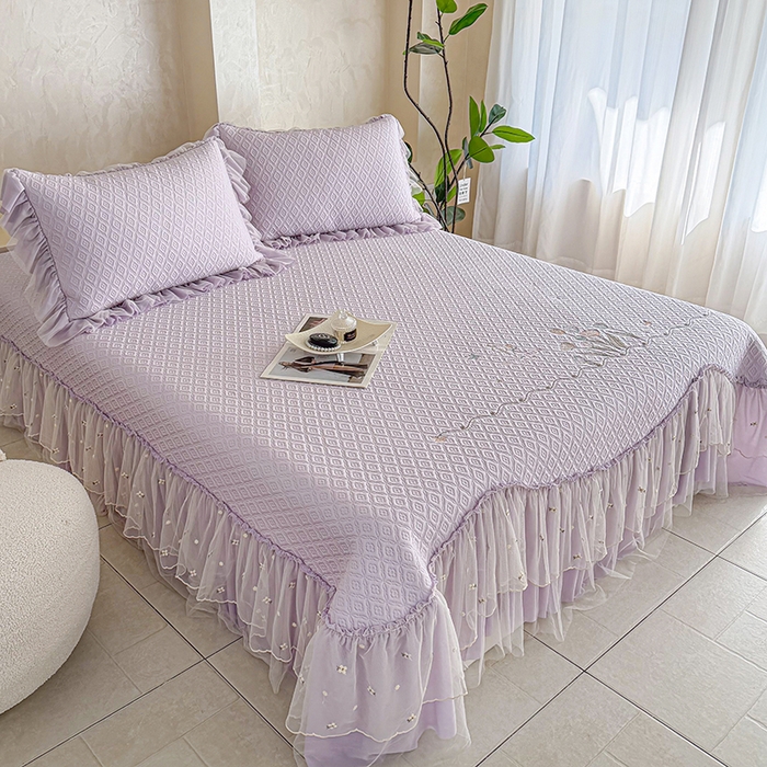 91家纺网 家纺一手货源 找家纺 红夫人 2026新款凉豆豆PE高分子凉感绣花弯边床裙凉席三件套--安然影（三层花边+三明治复合+精美手提包） 安然影紫色