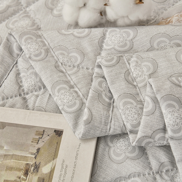 91家纺网 家纺一手货源 找家纺 培童   2025新款超声波亲肤绒夏被夏凉被直播爆款超声波夏被空调被礼品被 简约  灰