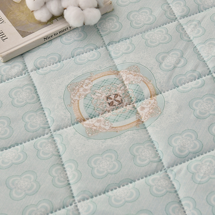 91家纺网 家纺一手货源 找家纺 培童   2025新款超声波亲肤绒夏被夏凉被直播爆款超声波夏被空调被礼品被 简约  蓝