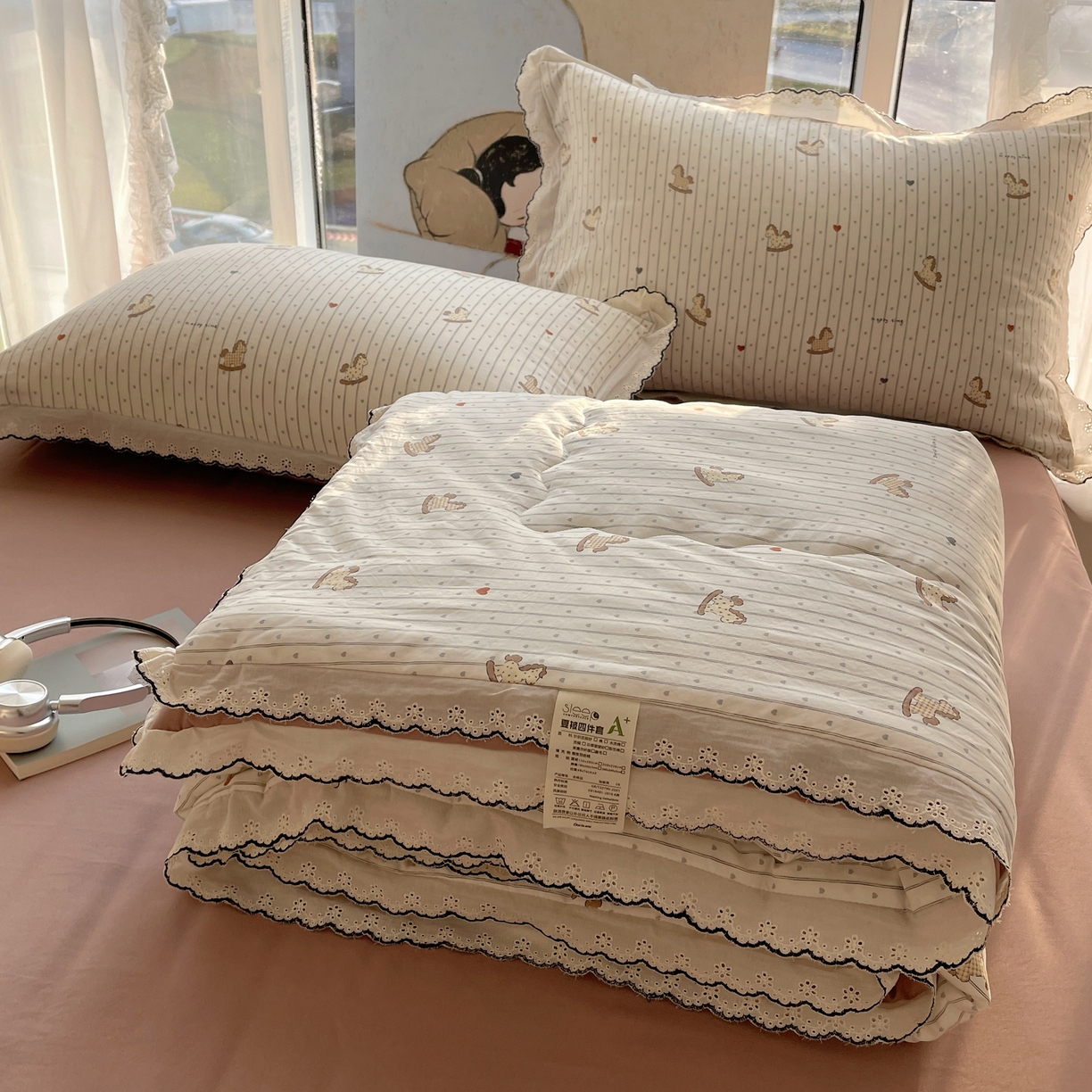 91家纺网 家纺一手货源 找家纺 （总）梵克保罗 2026春夏新款10A抗菌全棉黑色花边云朵棉单夏被/夏被四件套空调被