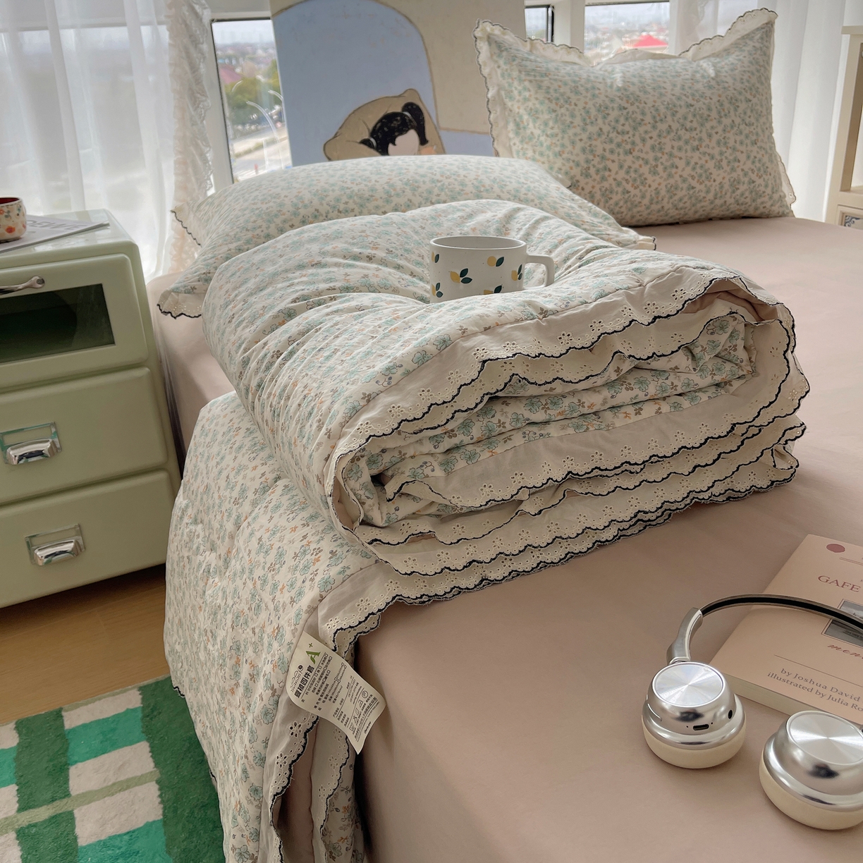 91家纺网 家纺一手货源 找家纺 梵克保罗 2026春夏新款10A抗菌全棉黑色花边云朵棉单夏被/夏被四件套空调被 云朵棉-青芜花野