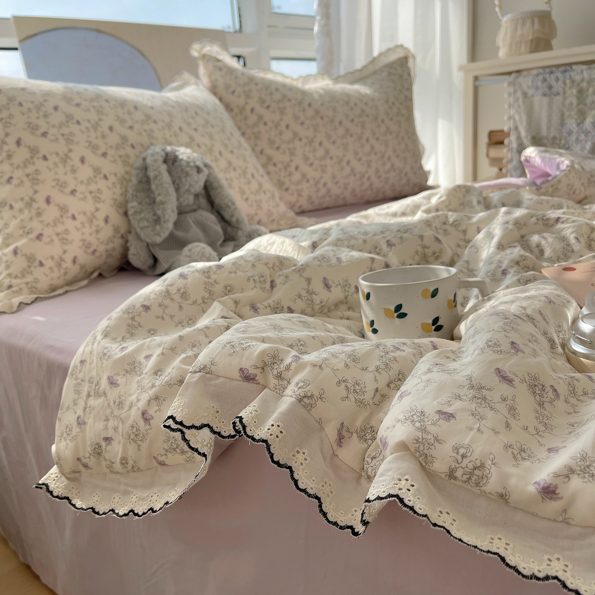 91家纺网 家纺一手货源 找家纺 梵克保罗 2026春夏新款10A抗菌全棉黑色花边云朵棉单夏被/夏被四件套空调被 云朵棉-紫萝香