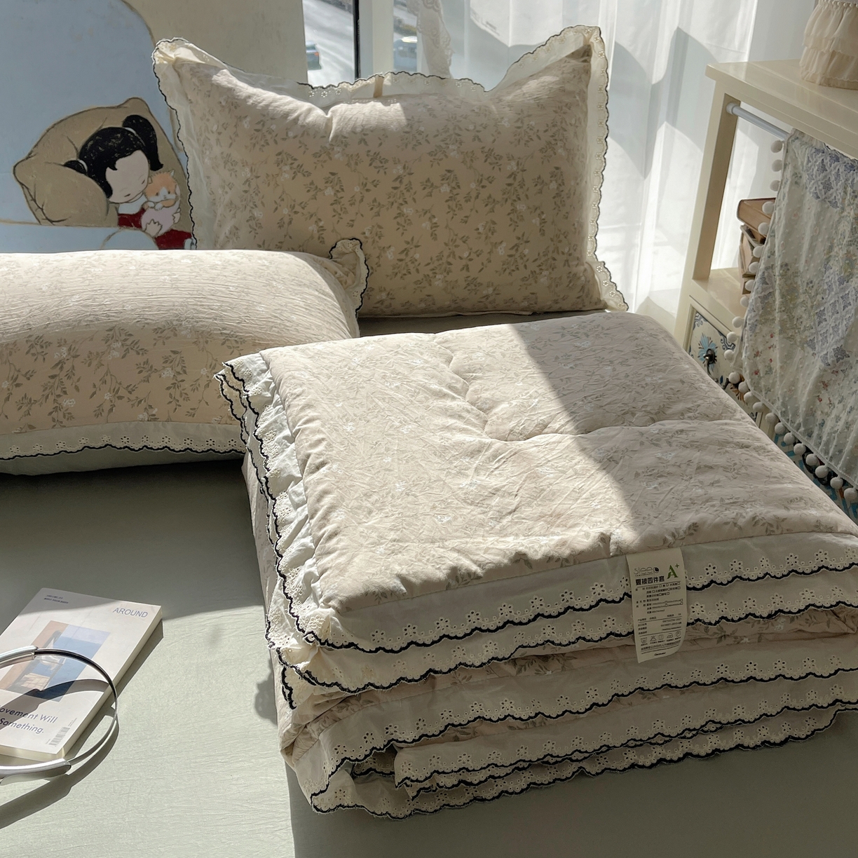 91家纺网 家纺一手货源 找家纺 梵克保罗 2026春夏新款10A抗菌全棉黑色花边云朵棉单夏被/夏被四件套空调被 云朵棉-茶花绘