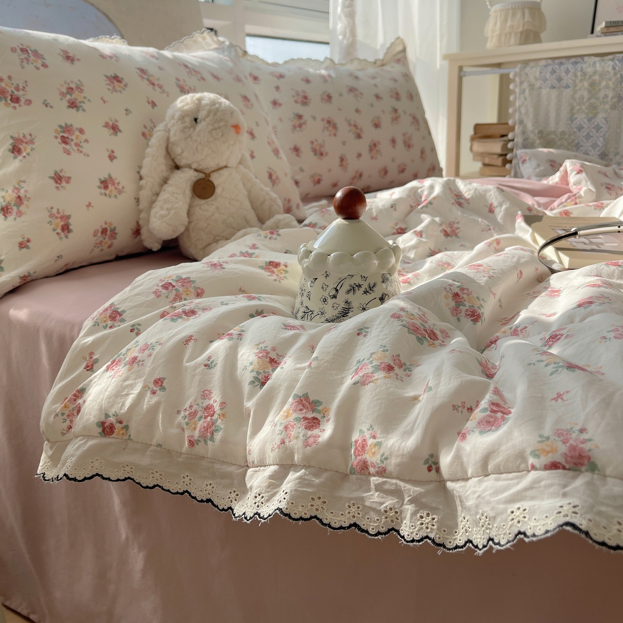 91家纺网 家纺一手货源 找家纺 梵克保罗 2026春夏新款10A抗菌全棉黑色花边云朵棉单夏被/夏被四件套空调被 云朵棉-素白繁花