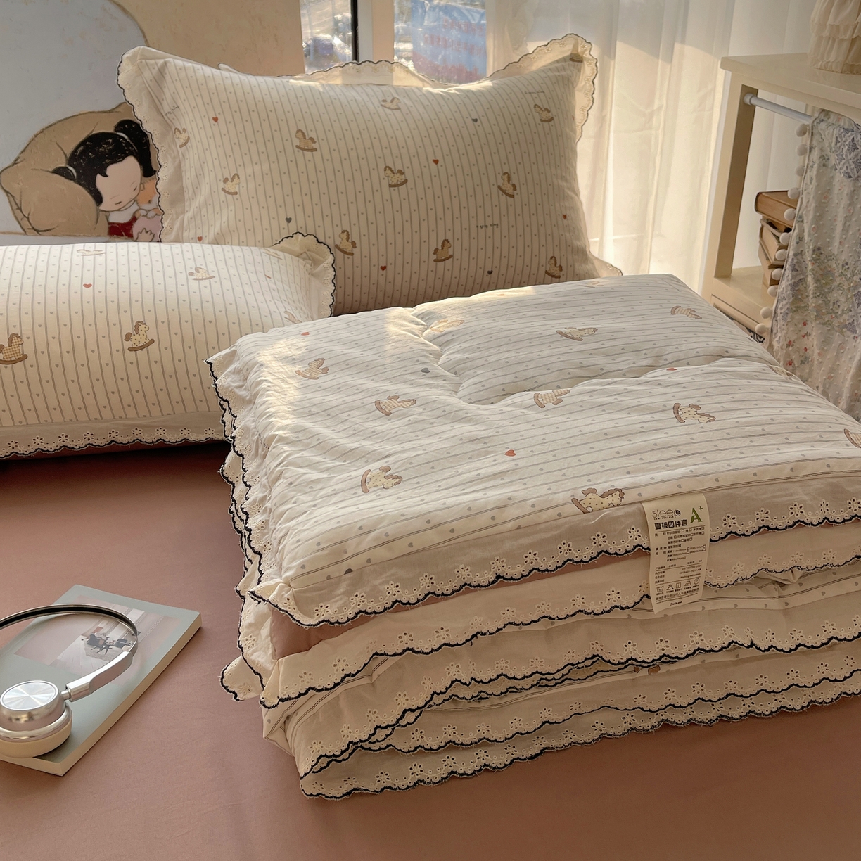 91家纺网 家纺一手货源 找家纺 梵克保罗 2026春夏新款10A抗菌全棉黑色花边云朵棉单夏被/夏被四件套空调被 云朵棉-爱心马